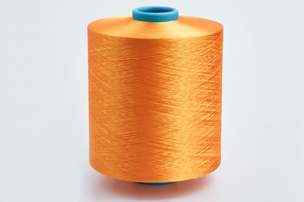 Halı iplikleri ve kilim iplikleri tekstil endüstrisinde nasıl bir rol oynuyor ve normal ipliklerden nasıl farklılar?