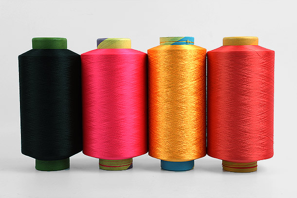Polyester filament iplik, tekstil endüstrisinde kullanılan en popüler iplik türlerinden biridir.